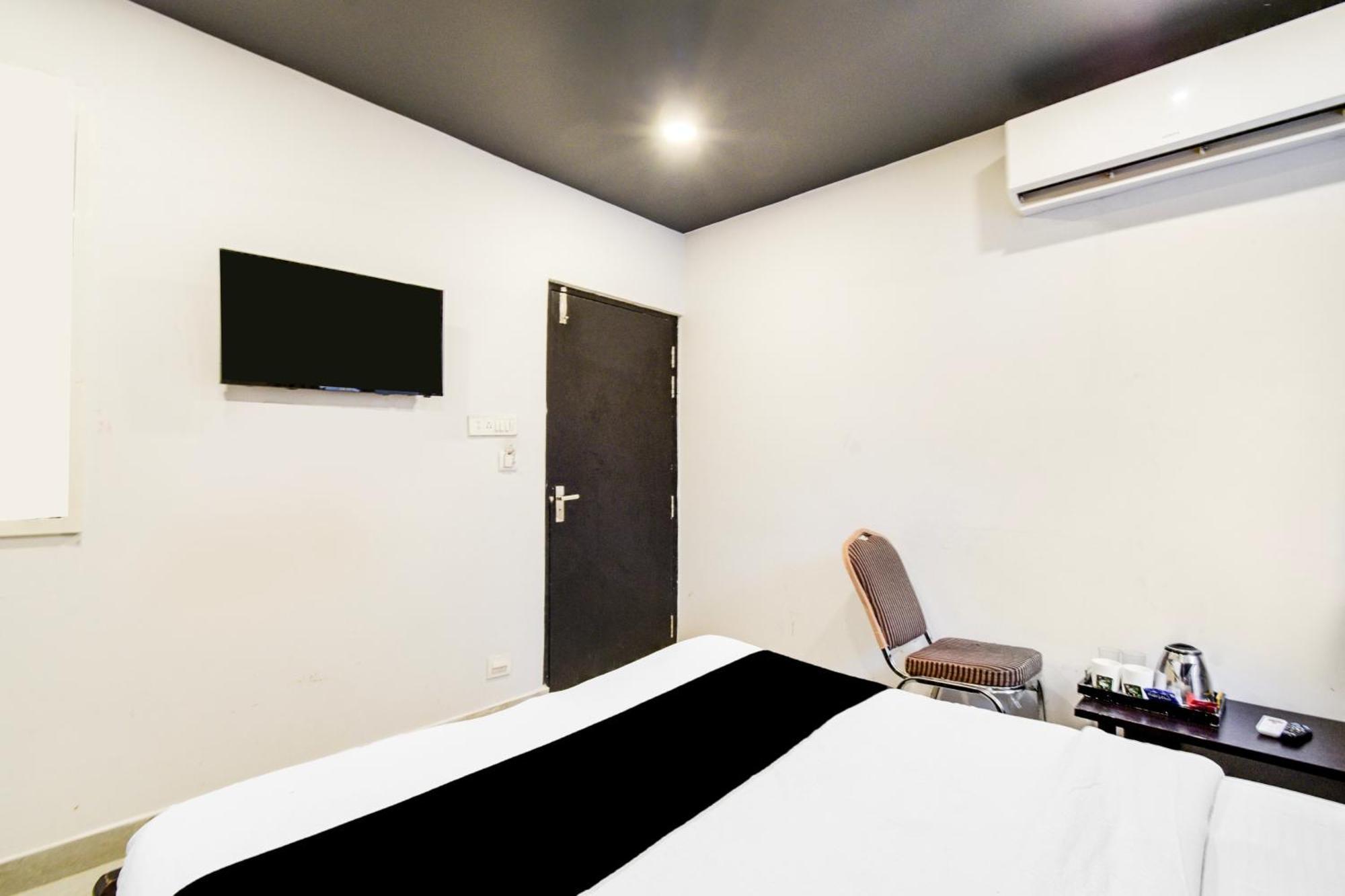 Super Townhouse Alwal Road Otel Trimulgherry Dış mekan fotoğraf